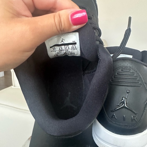 Black and white retro Jordan 3s - Picture 3 of 7